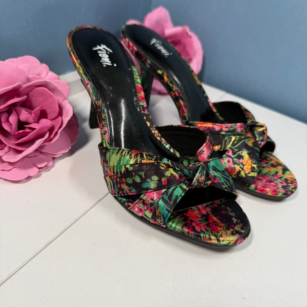 Fioni Floral Women's Size 5 Heeled sandals - Black and Multicolor